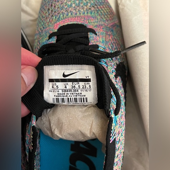 BNIB RARE Nike Flyknit Racer Multicolor Unisex Running Shoe Mens 4.5 Wmns 6 - Picture 4 of 8